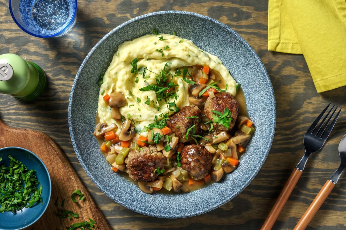 Ragoût classique de boulettes de bœuf et de champignons