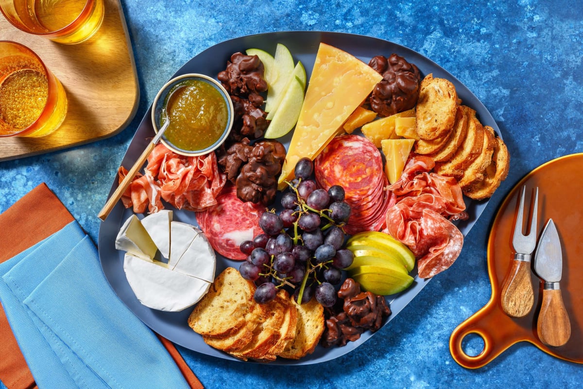 Plateau de charcuterie pour soirée tranquille à la maison