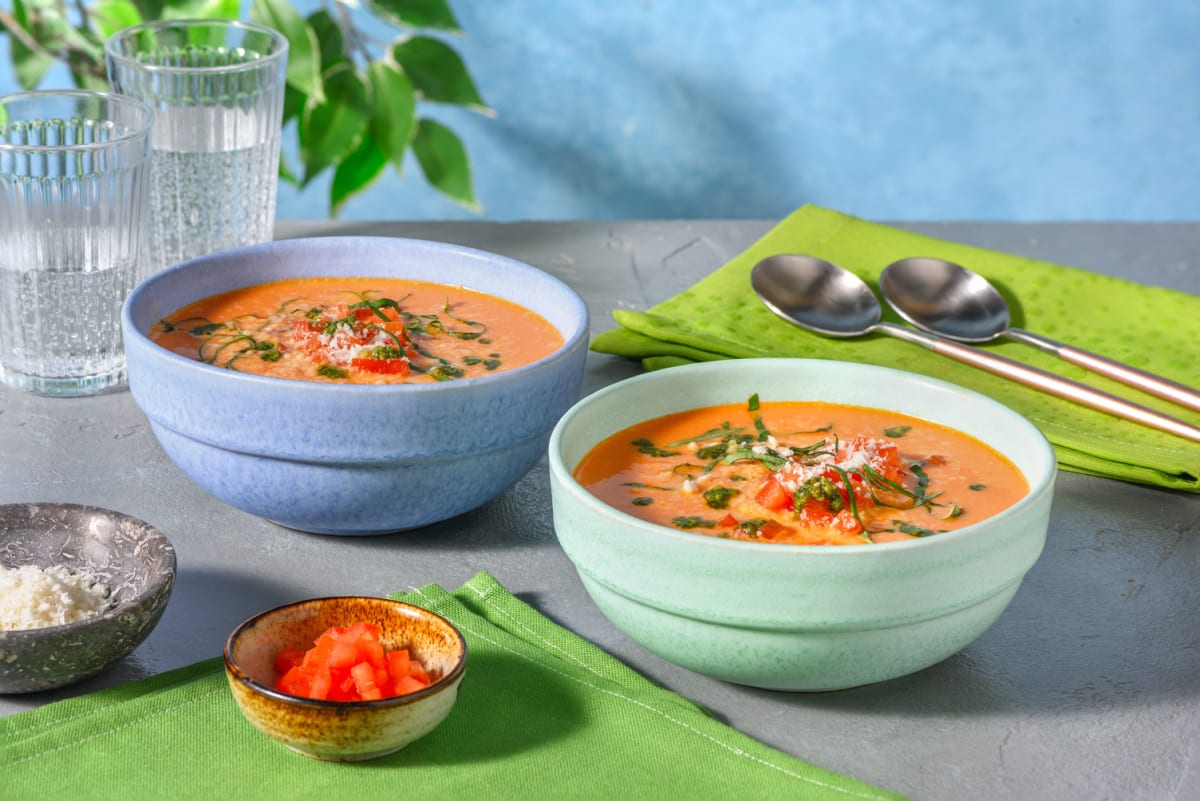 Cremige Tomatensuppe mit Basilikumöl Rezept | HelloFresh