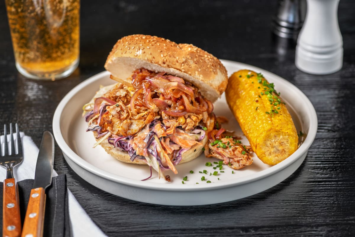 Pulled chicken met coleslaw en maiskolf