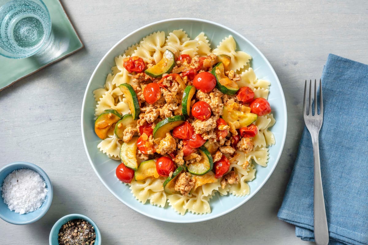 Farfalle met kipgehakt in roomsaus