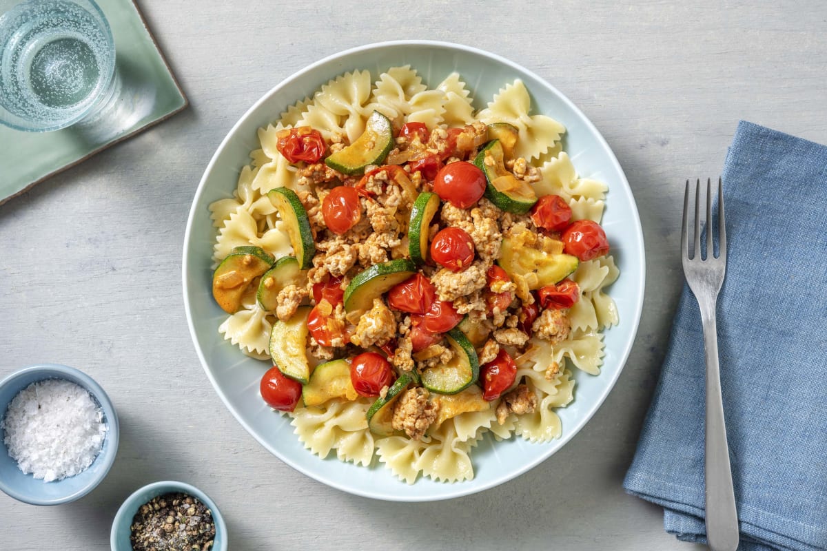 Farfalle au poulet haché en sauce crémeuse