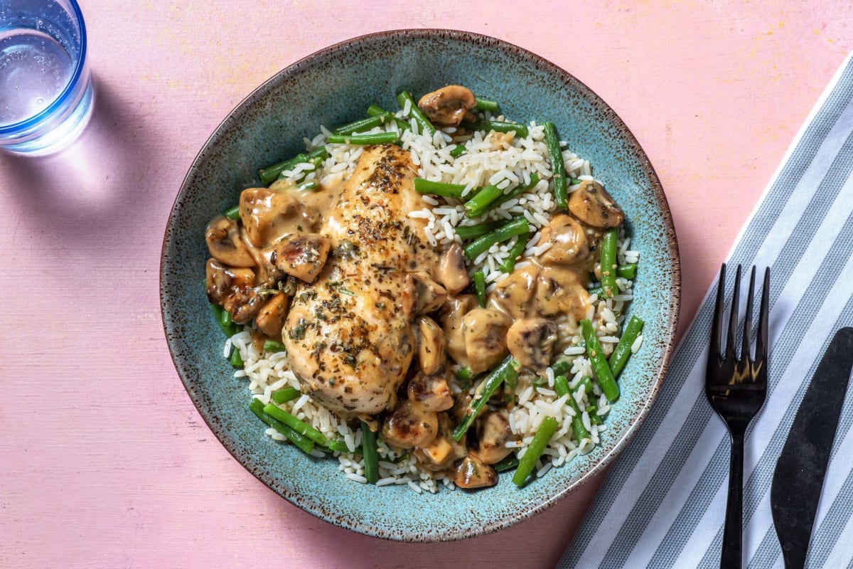 Filet De Poulet Aux Fines Herbes En Sauce Crémeuse Aux Champignons ...