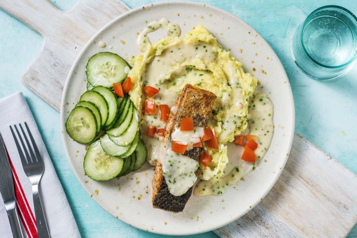 Filet de saumon en sauce crémeuse et purée à la ciboulette