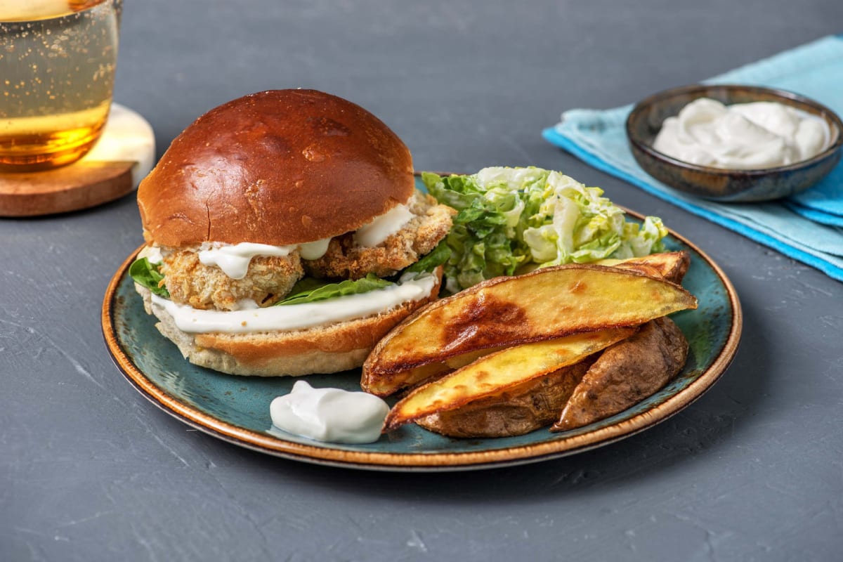 Fish & Chips! Seelachs-Burger mit grünem Salat