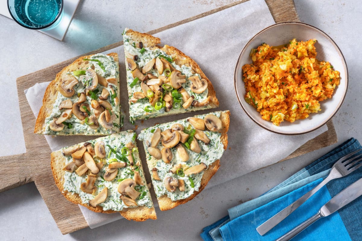 Fladenbrot-Pizza Bianca mit Porree und Pilzen