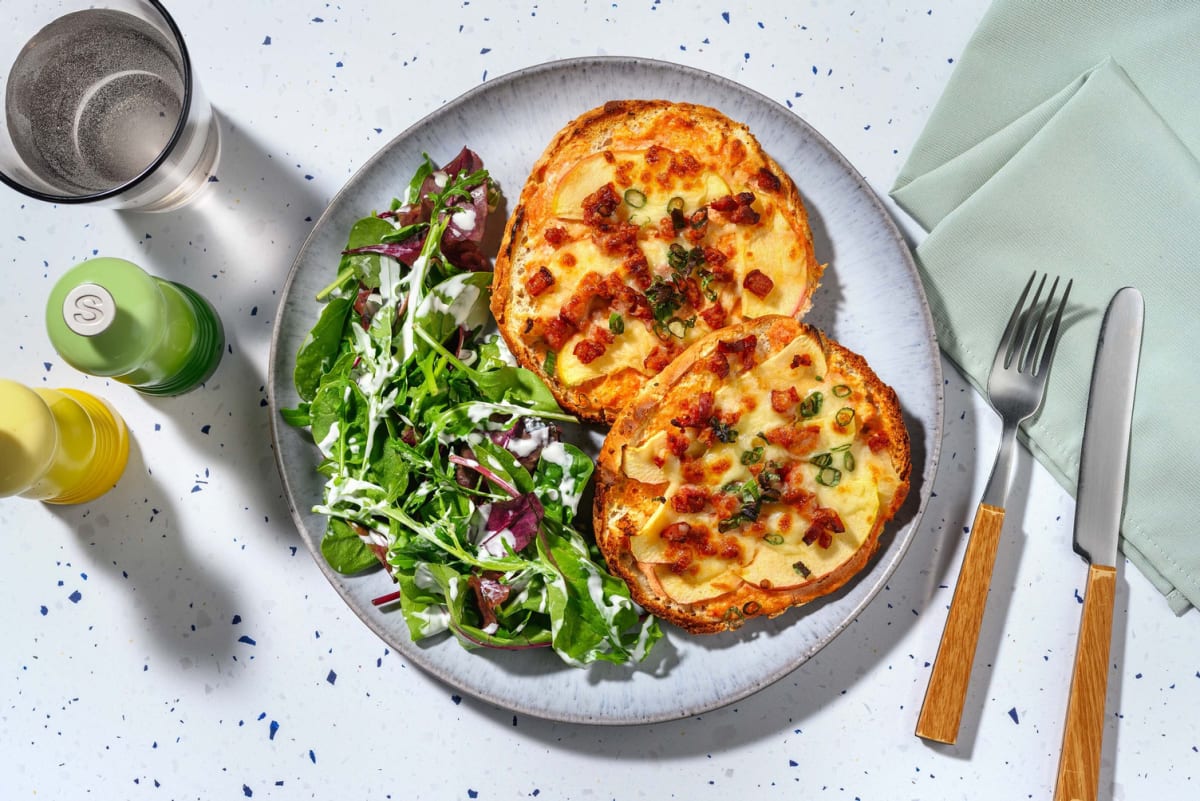 Fladenbrotpizza mit Chorizo und Apfelscheiben