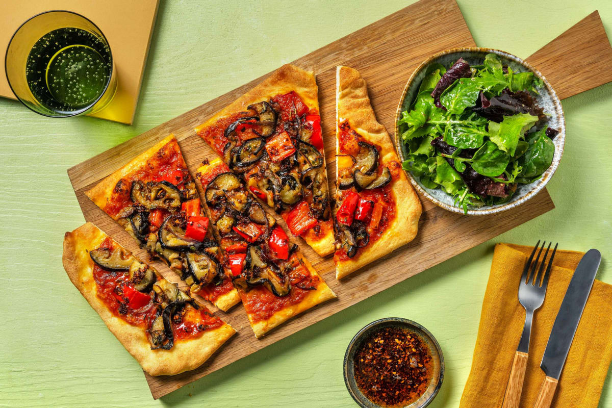 Frischer Pizzateig-Pinsa mit Aubergine 