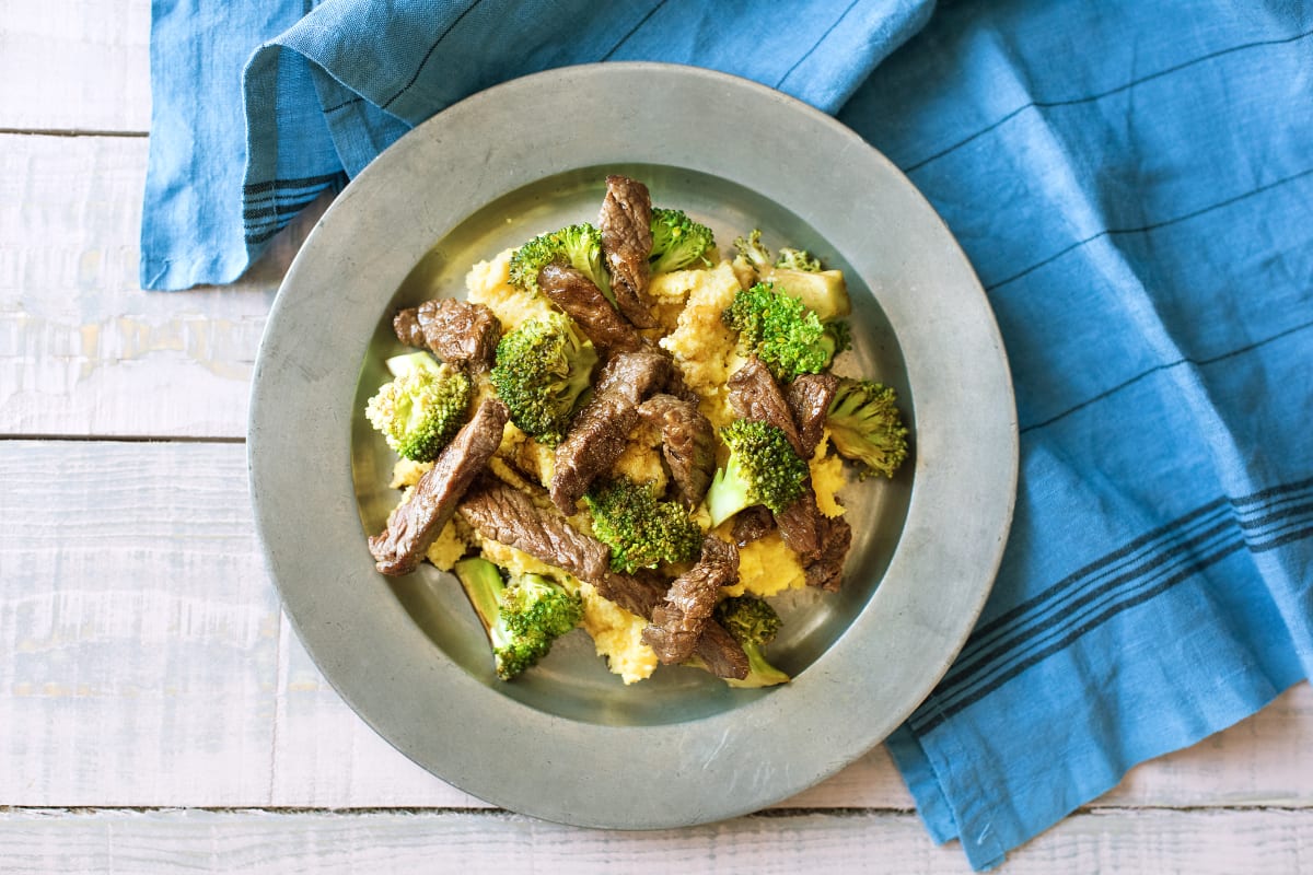 Gebratene Rumpsteak-Streifen mit Brokkoli