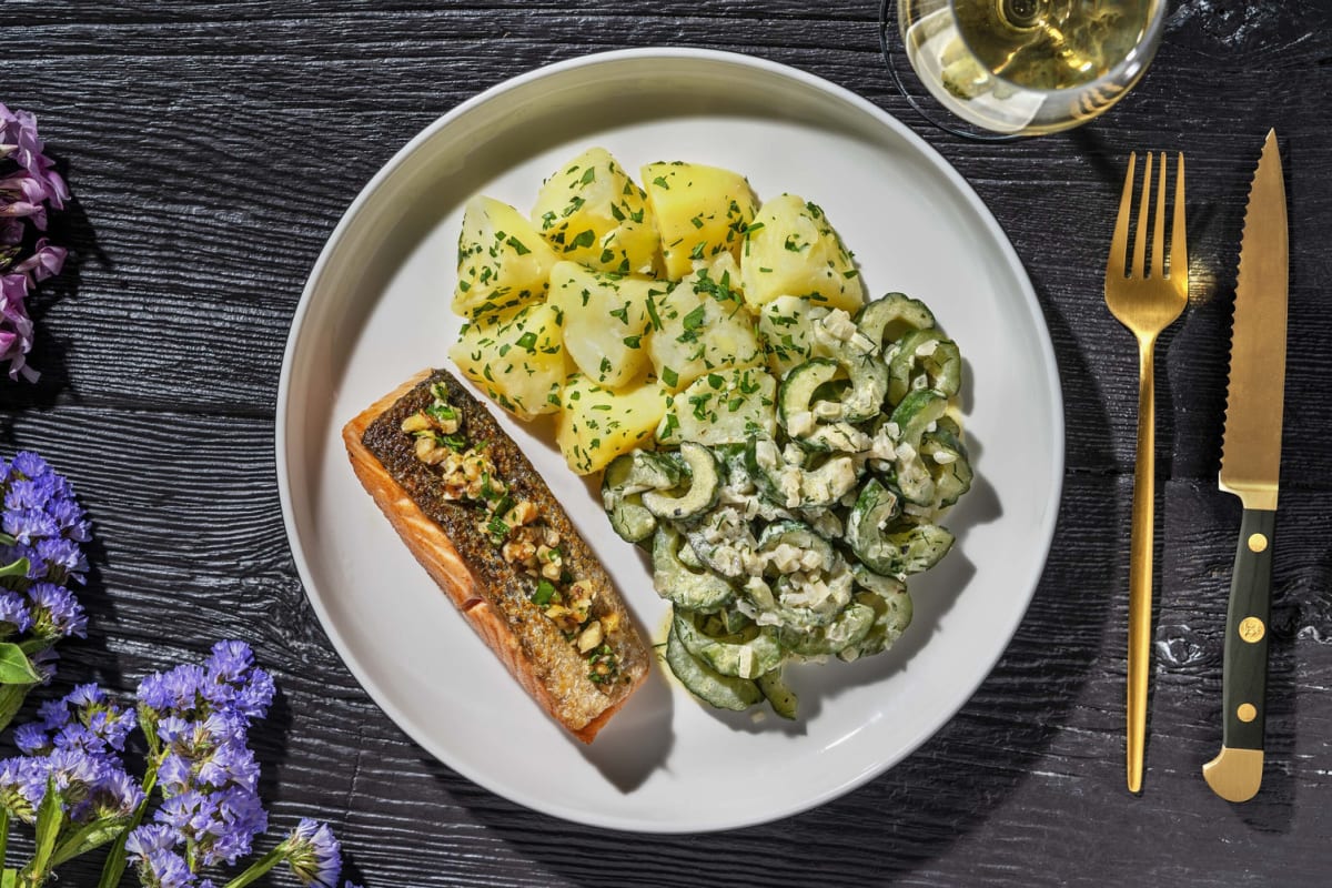 Gebratener Lachs mit geschmorter Gurke