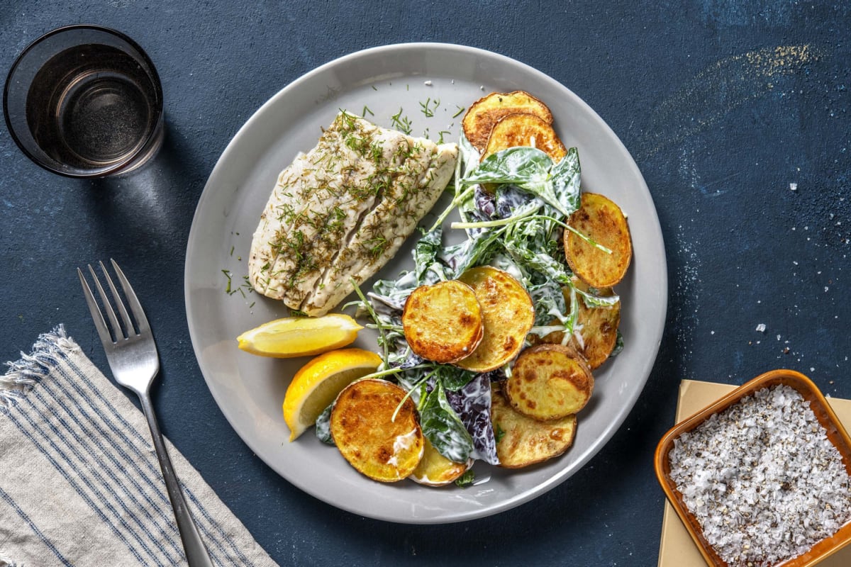 Gedämpfter Seelachs mit Dillmarinade, dazu Röstkartoffelsalat