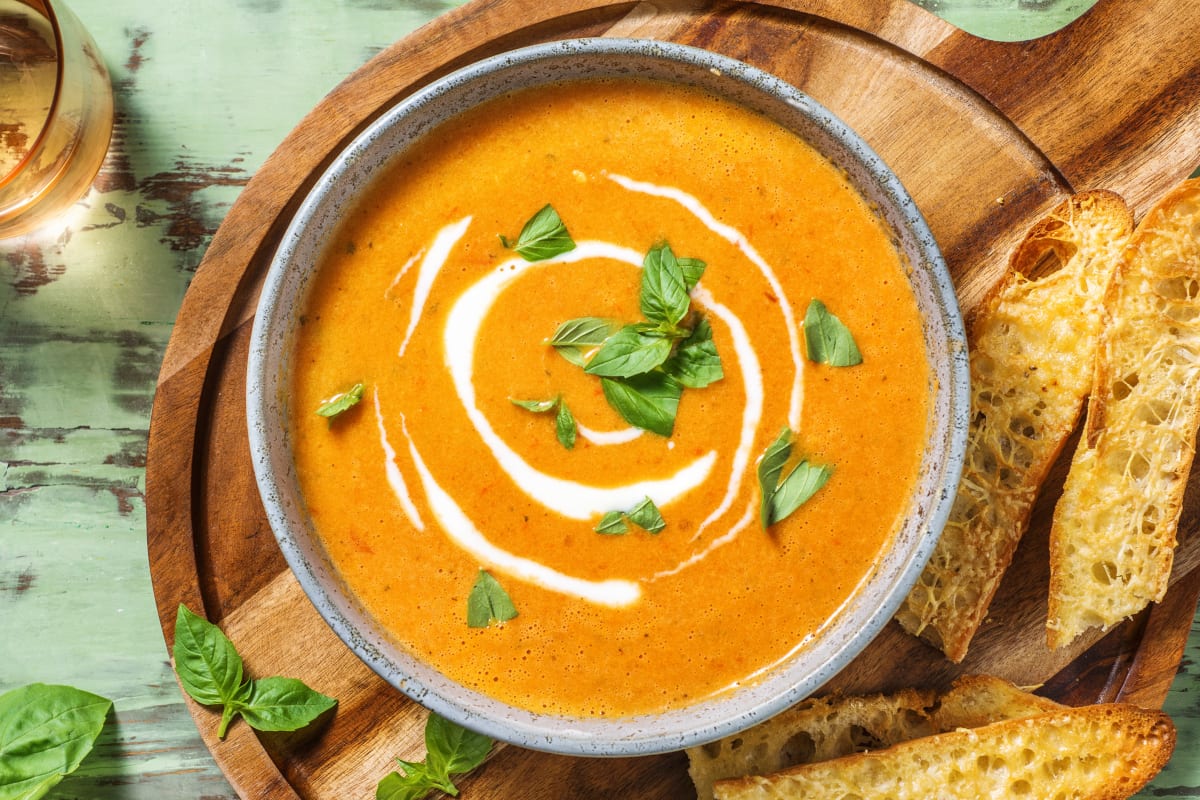 Soupe de tomate et de poivrons grillés