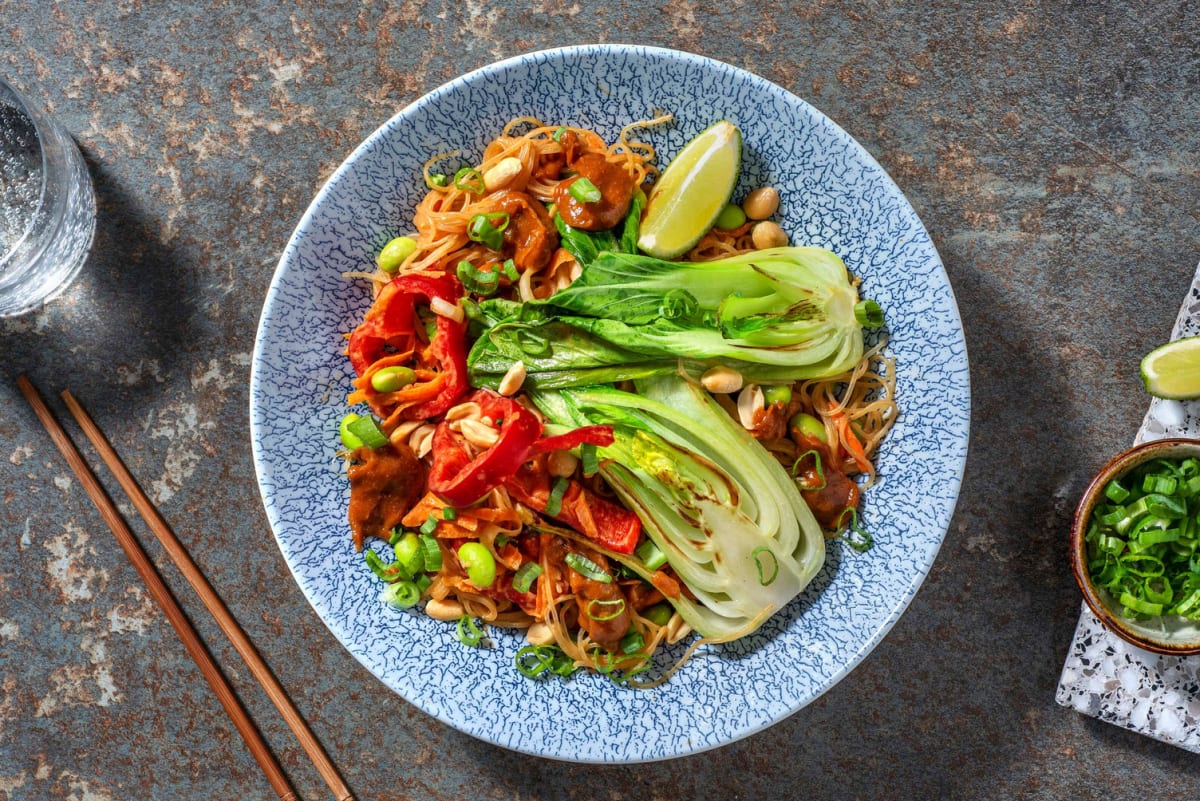 Glasnudelsalat mit Edamame, Pak Choi und Erdnussdressing