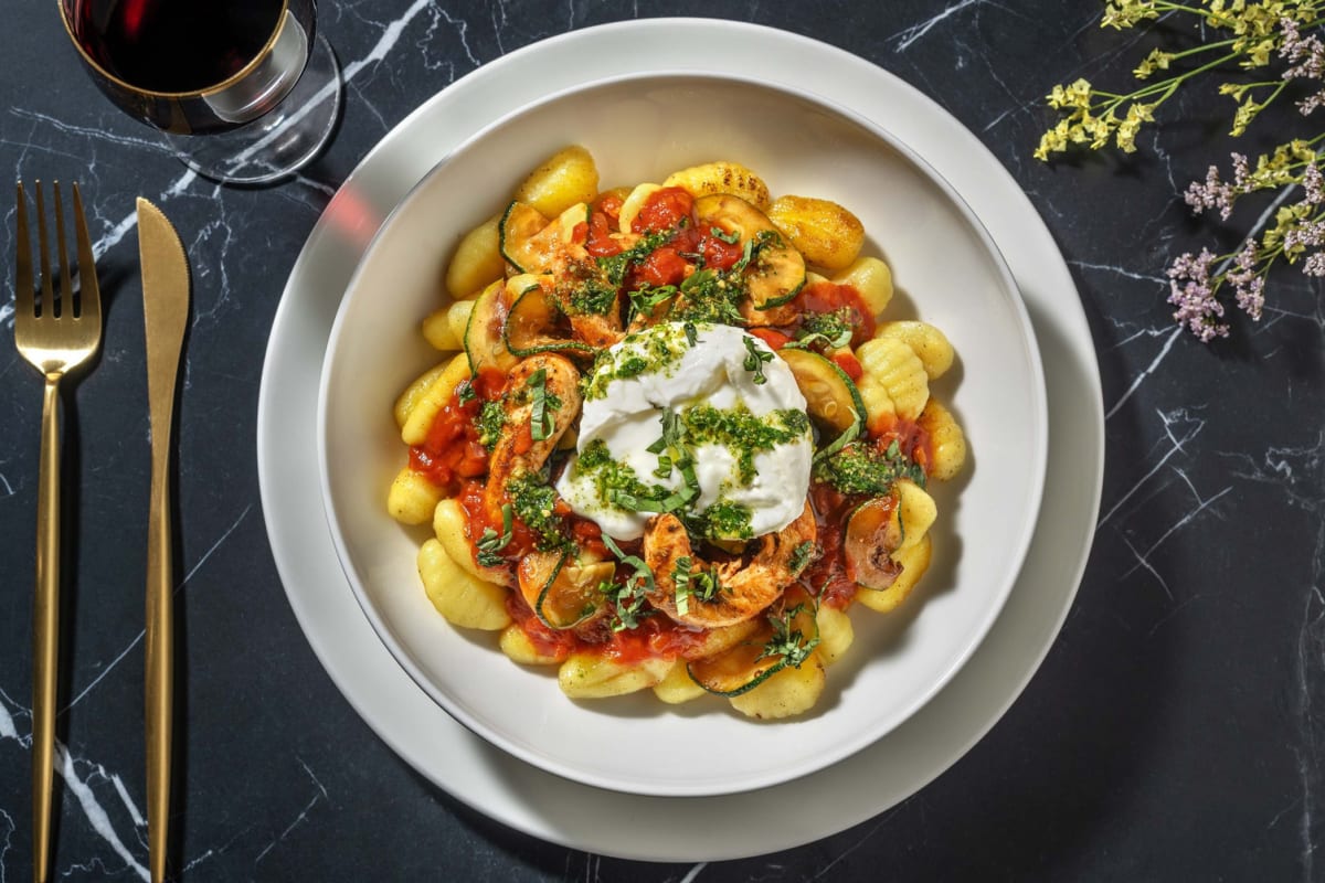 Gebakken gnocchi met gemarineerde kipfiletreepjes