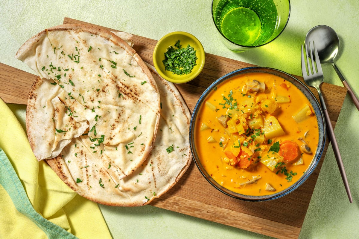 Goldenes Curry mit buntem Gemüse