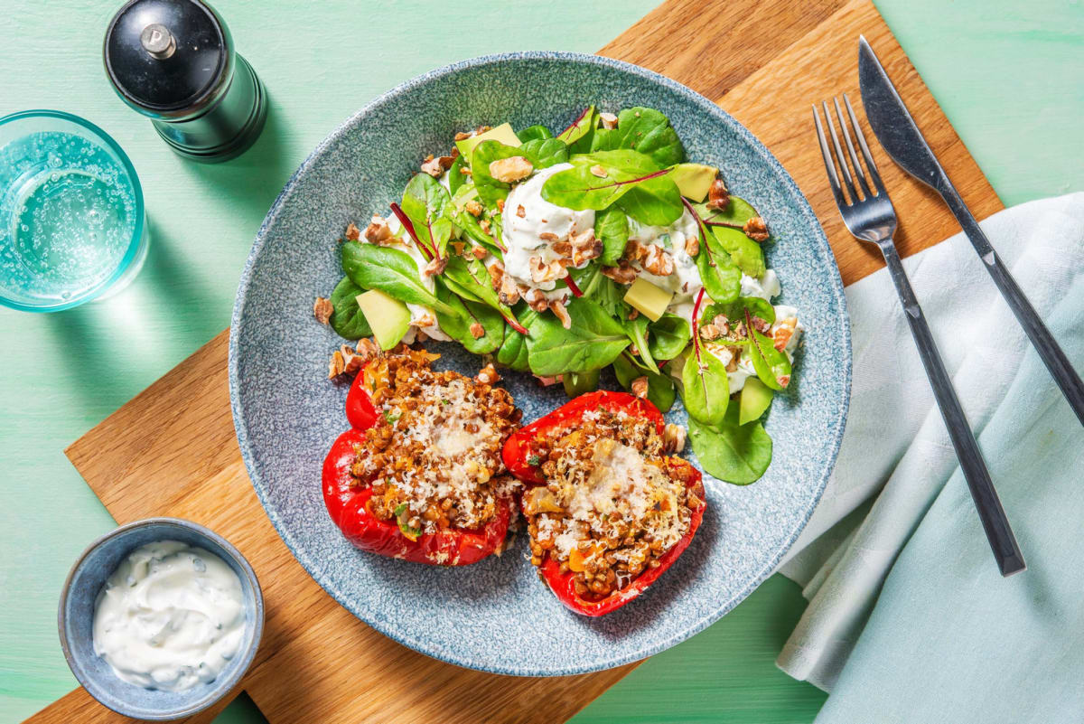 Gratinierte Paprika mit Linsen-Hirtenkäse-Füllung