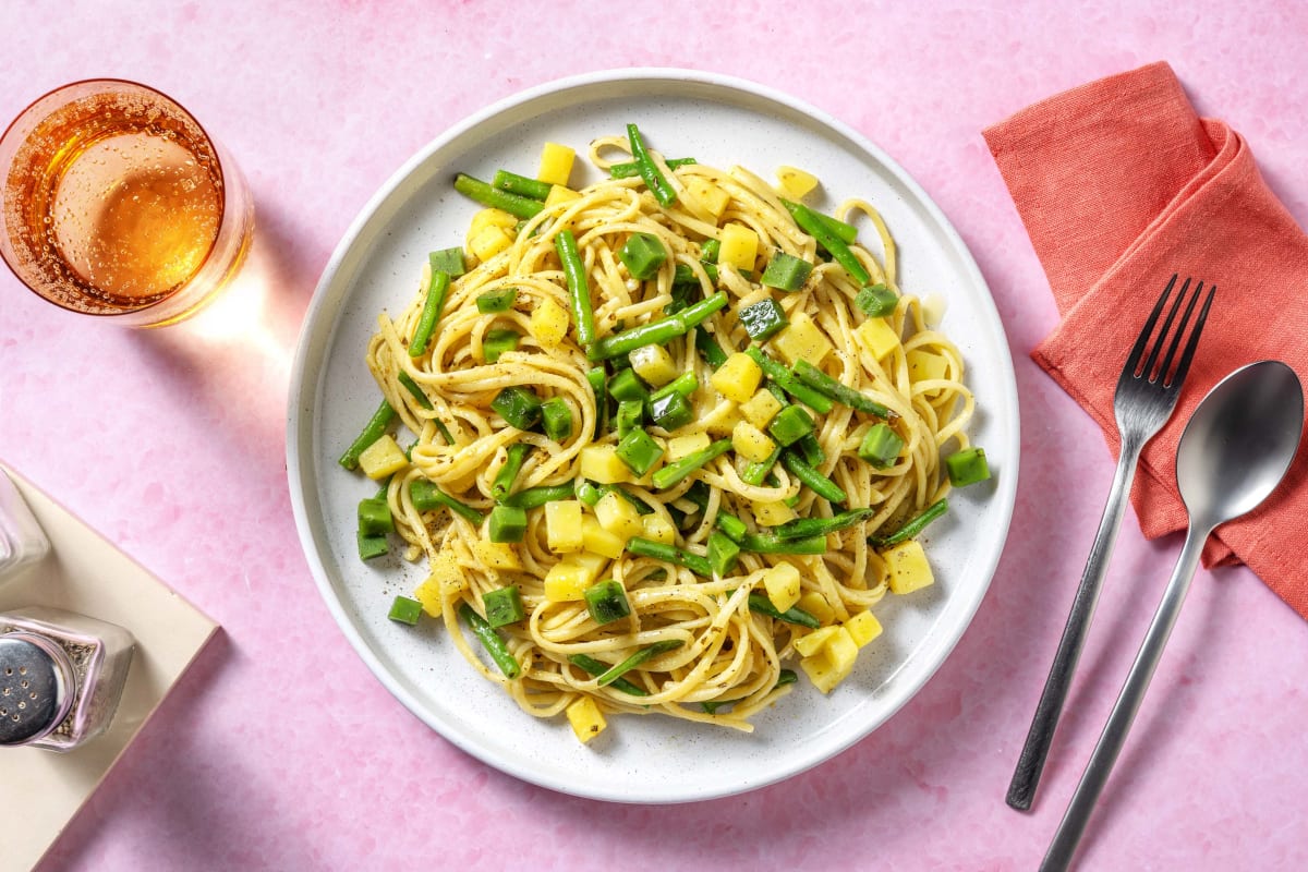 Groene pasta met pestokaas, sperziebonen en aardappel