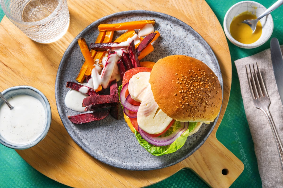 Halloumi-Burger mit Karotten-Bete-Sticks