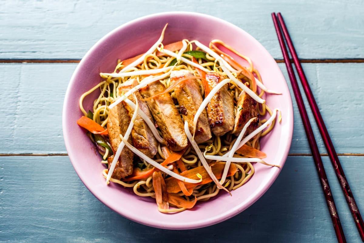 Hoisin Pork with Noodles, Peppers and Beansprouts Recipe | HelloFresh