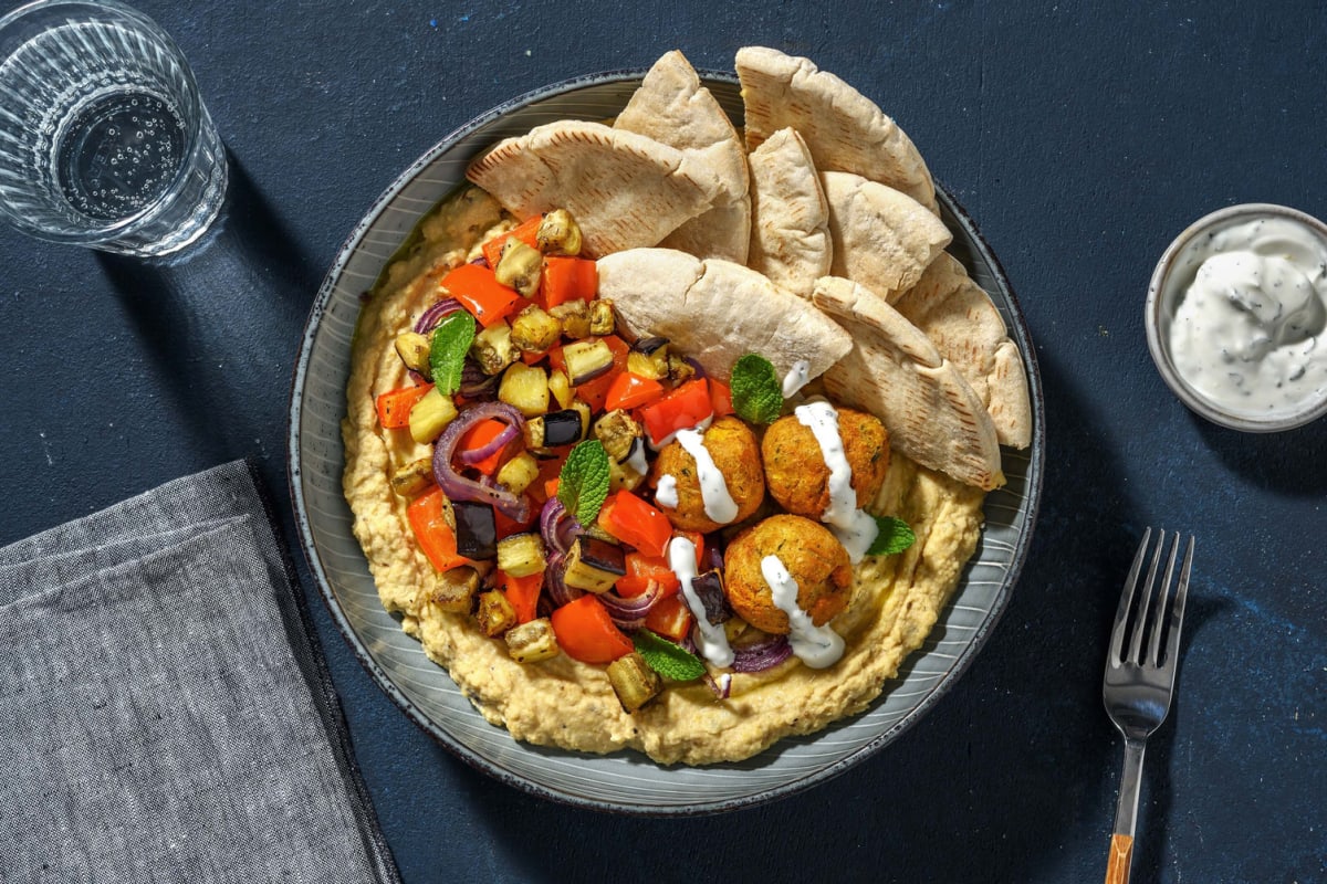 Zelfgemaakte hummus met falafel