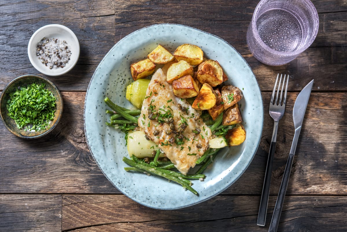 Cabillaud sauce au beurre aux câpres et pommes de terre rôties