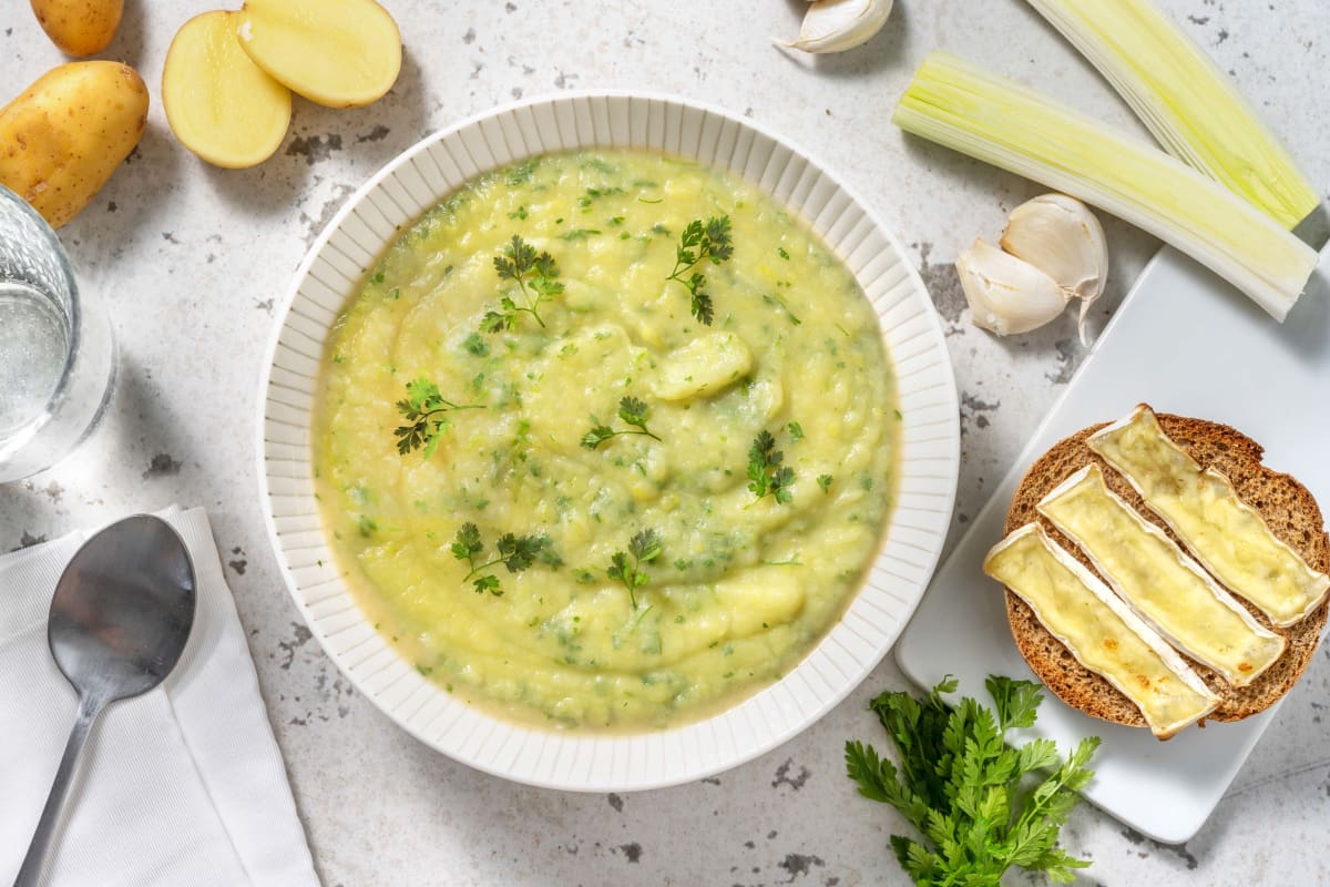 Kervelsoep met aardappel en prei