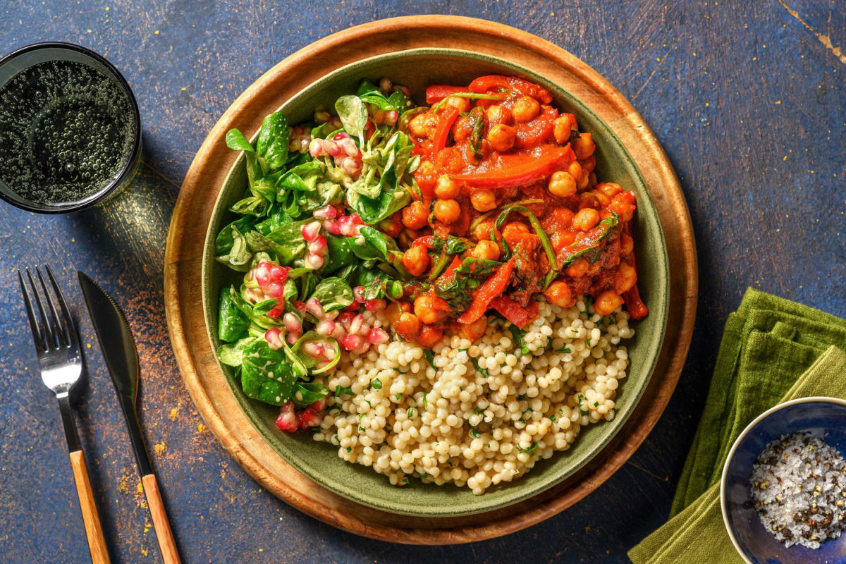 Kichererbsen-Baharat-Bowl mit Perlencouscous