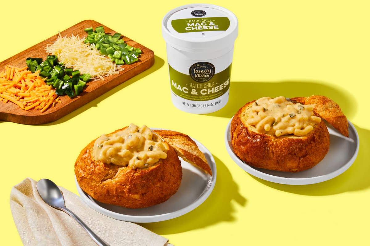 Kickin’ Hatch Chile Mac and Cheese in a Bread Bowl