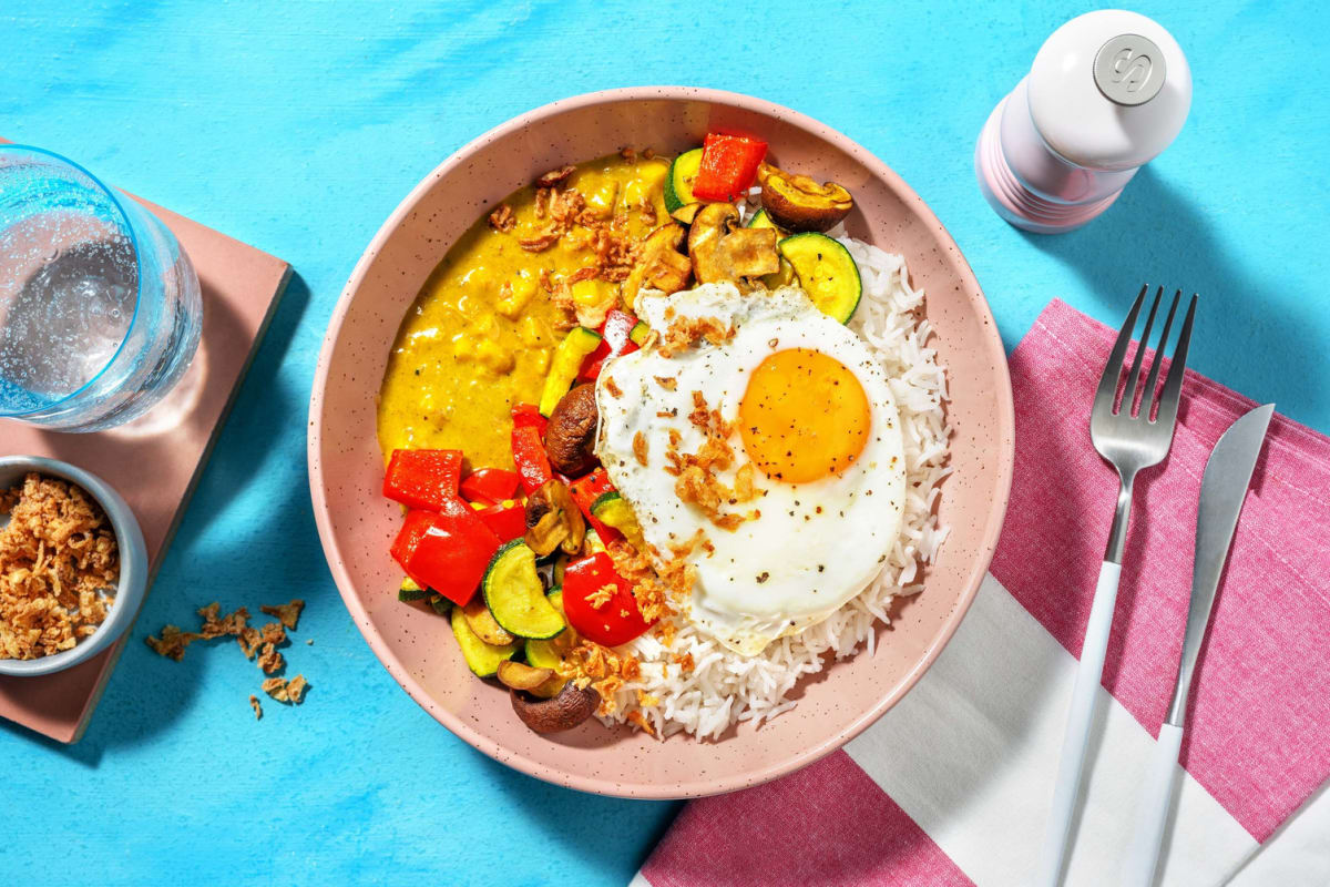 Gele curry met spiegelei en geroosterde groenten