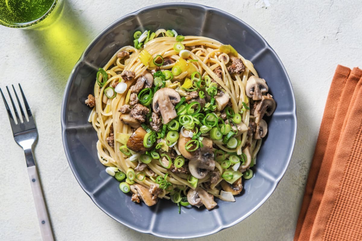 Linguines à l’agneau, aux champignons et aux poireaux