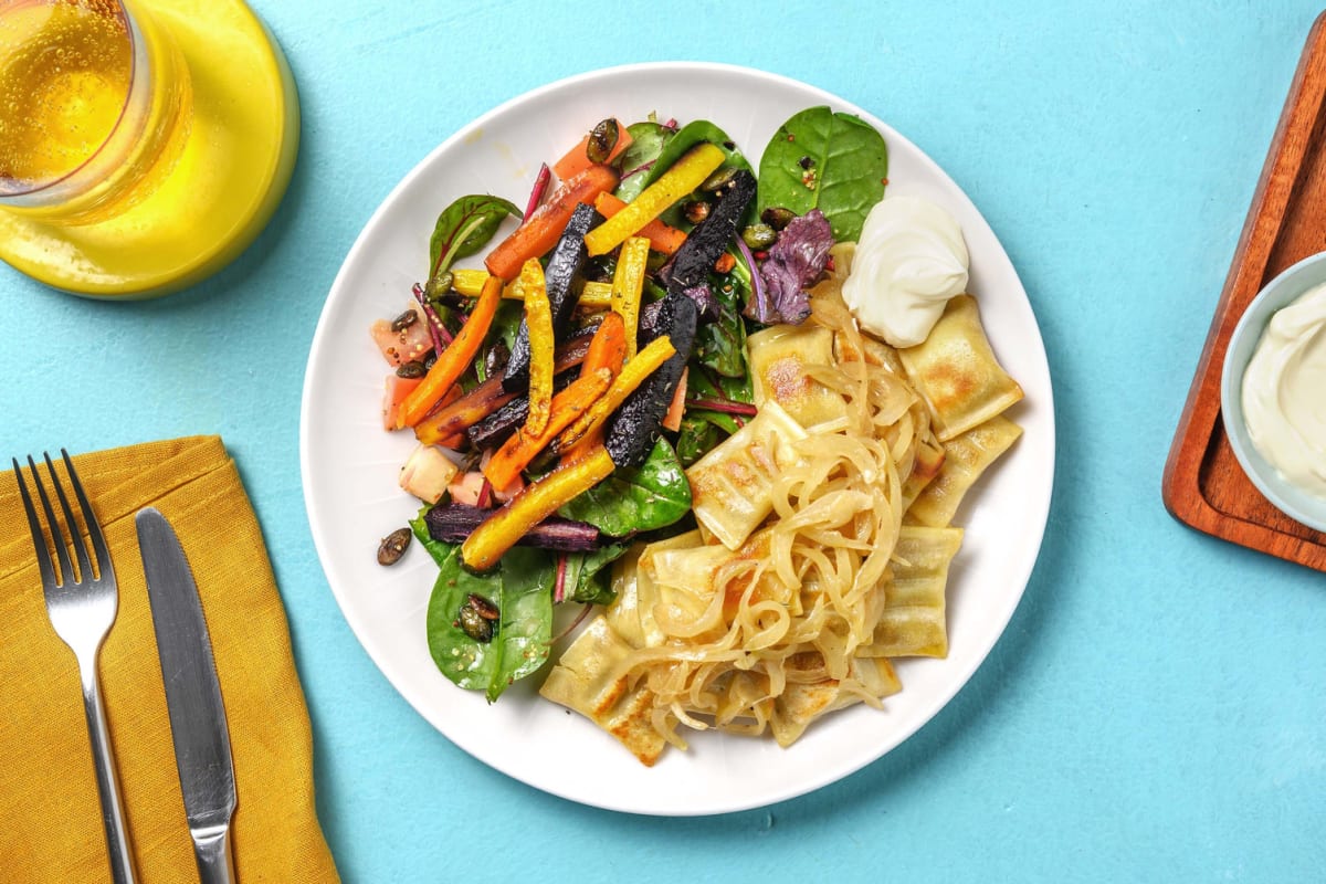 Maultaschen auf Wurzelgemüse-Salat