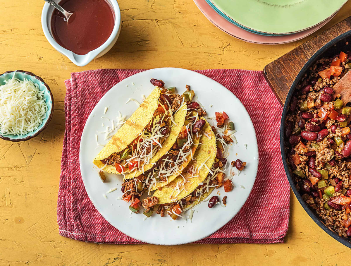 Mexicaanse taco's gevuld met gehakt, kidneybonen, paprika, groene peper en cheddar