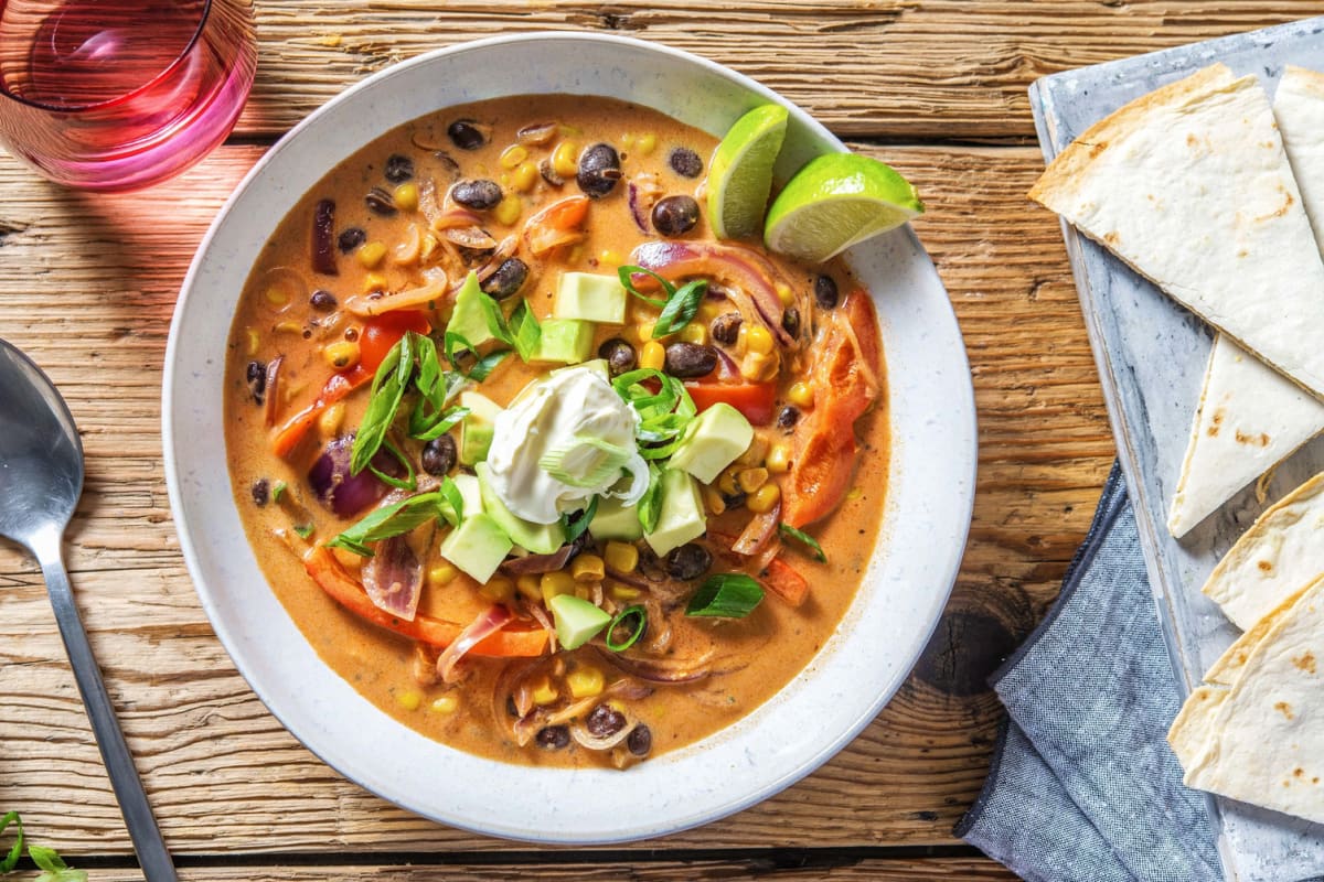 Mexikanische Suppe mit käsigen Quesadillas