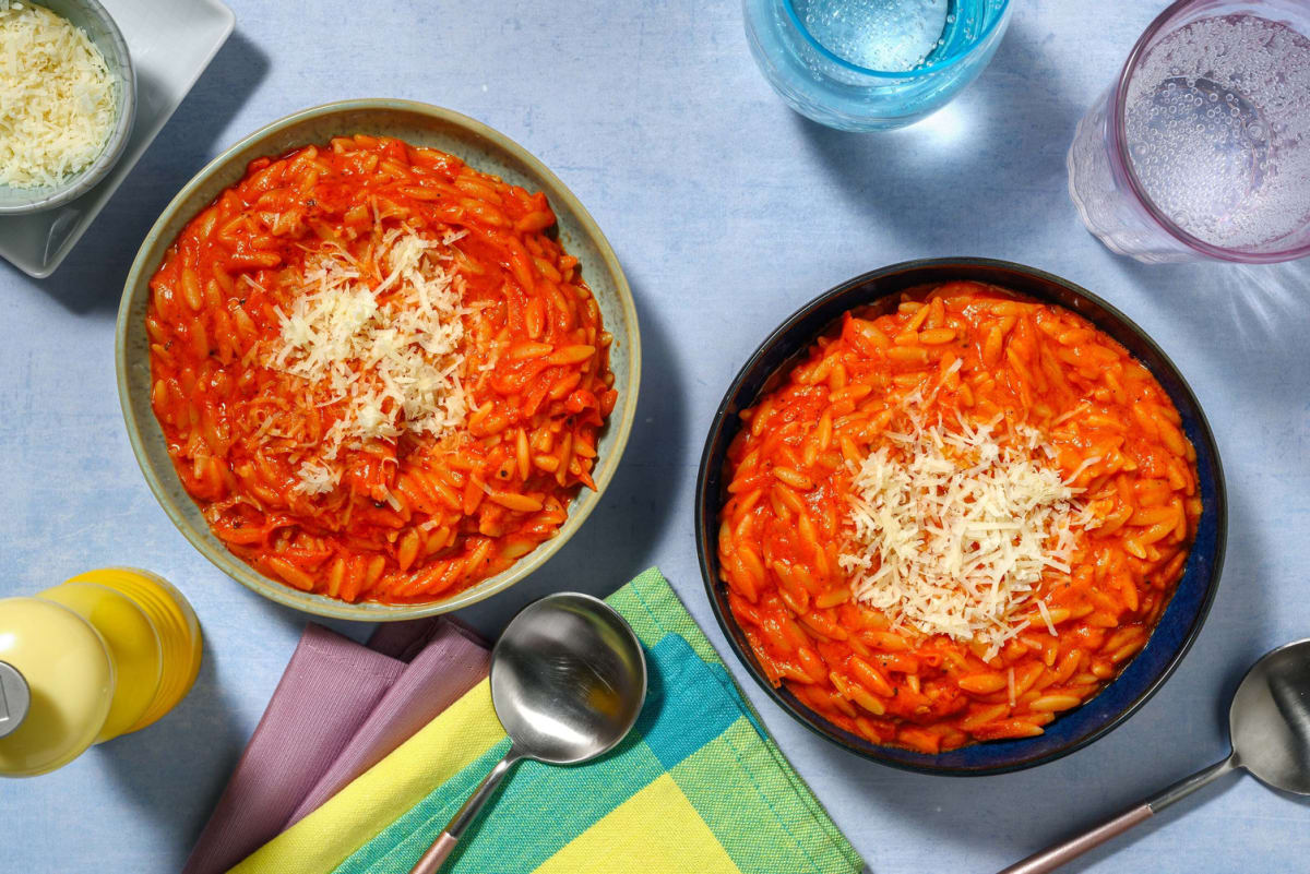 Mini-Pasta mit verstecktem Gemüse und Tomatensoße