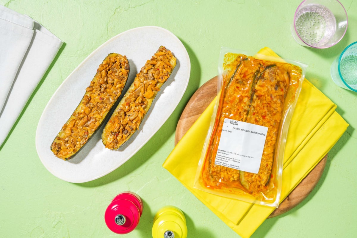 Mit Austernpilzen gefüllte Zucchini