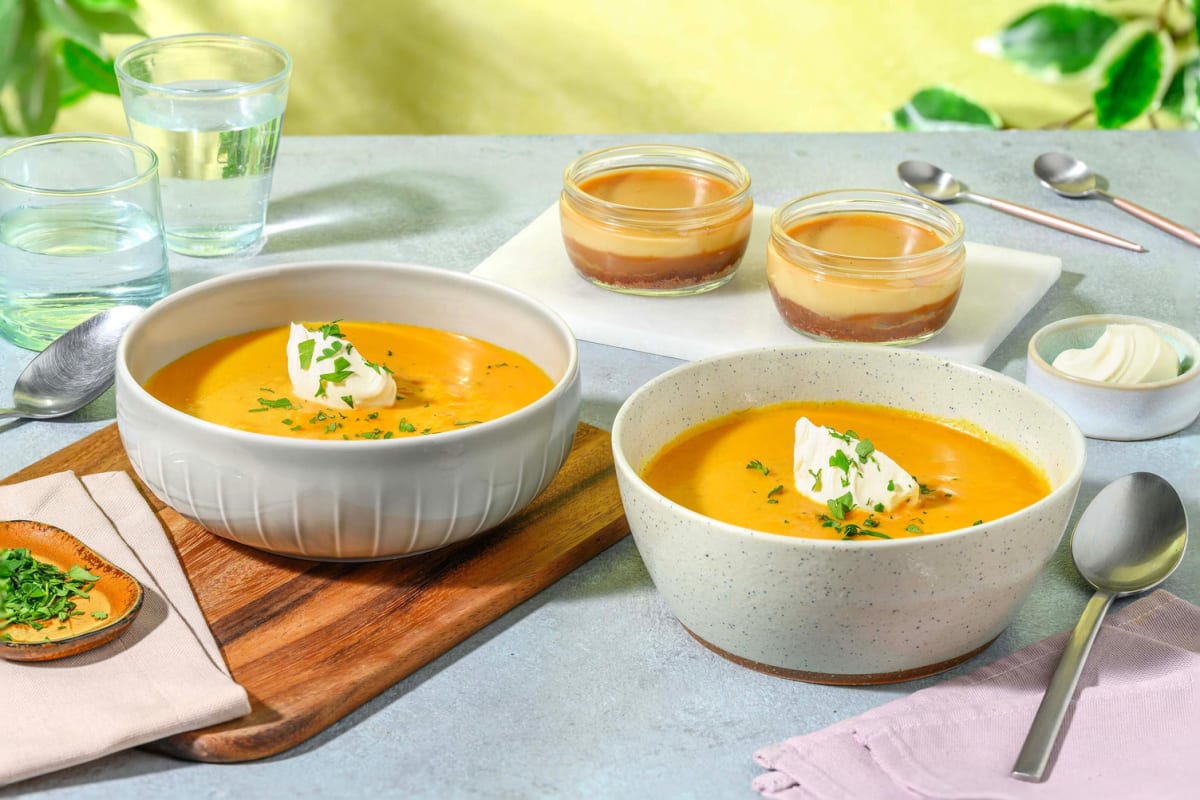 Deftige Rindfleisch-Gulaschsuppe mit Laugenstange