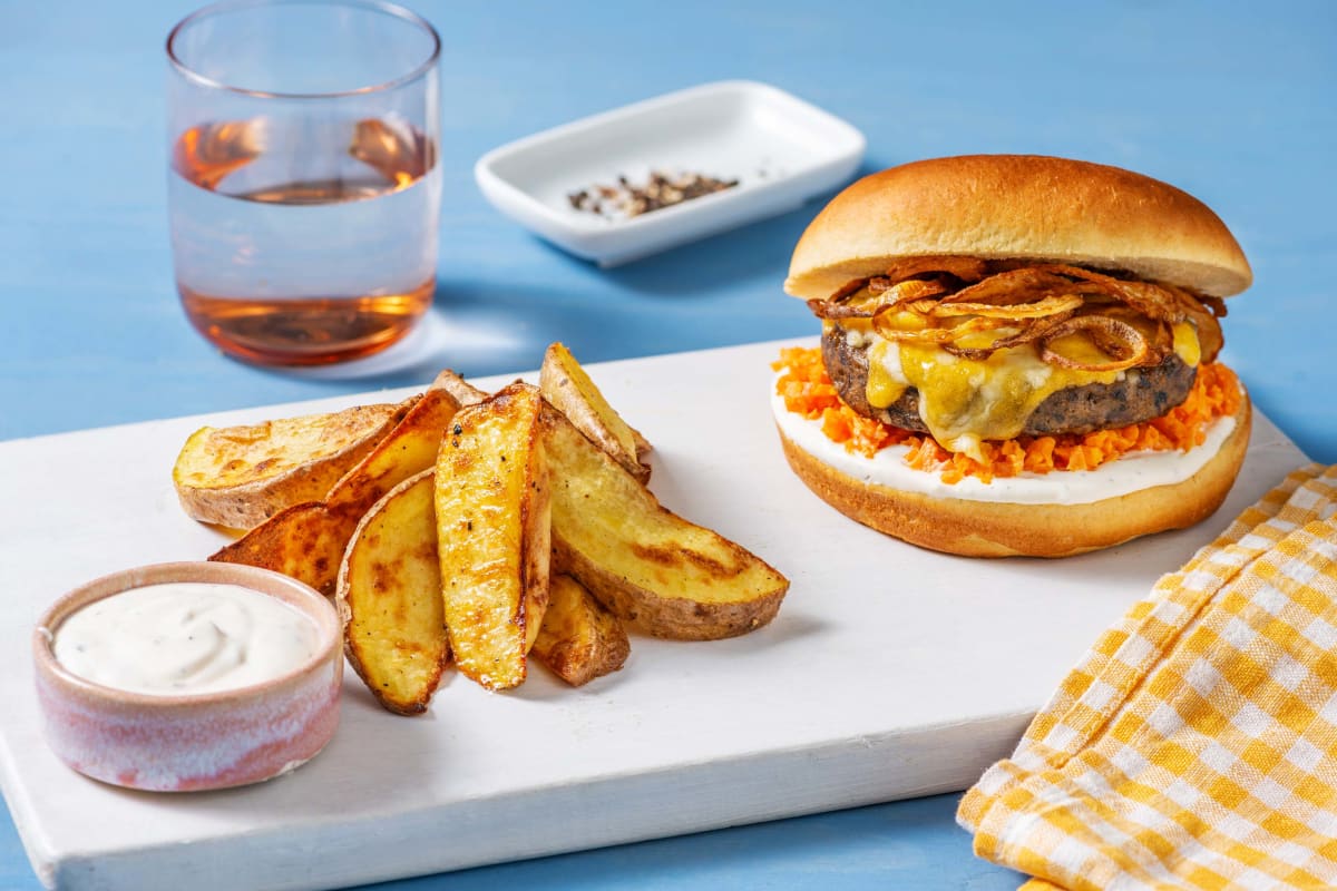 Mushroom Burger mit Onion Rings & Carrot Slaw