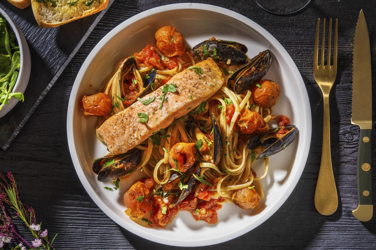 Saumon rôti et linguines aux moules