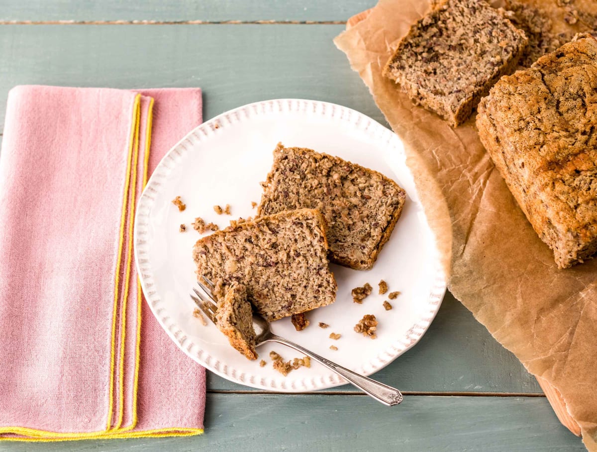 Ontbijtcake met banaan en walnoten