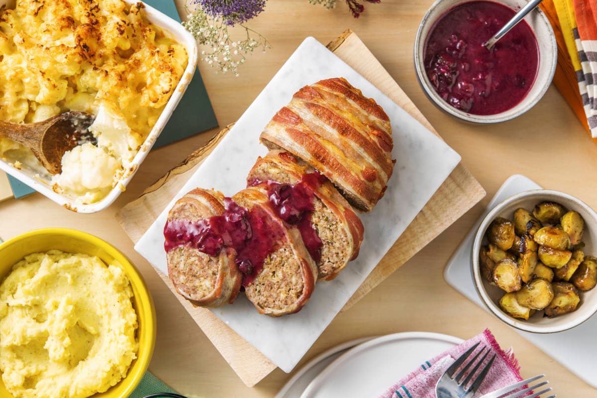 Gehaktbrood met spek en blauwebessensaus