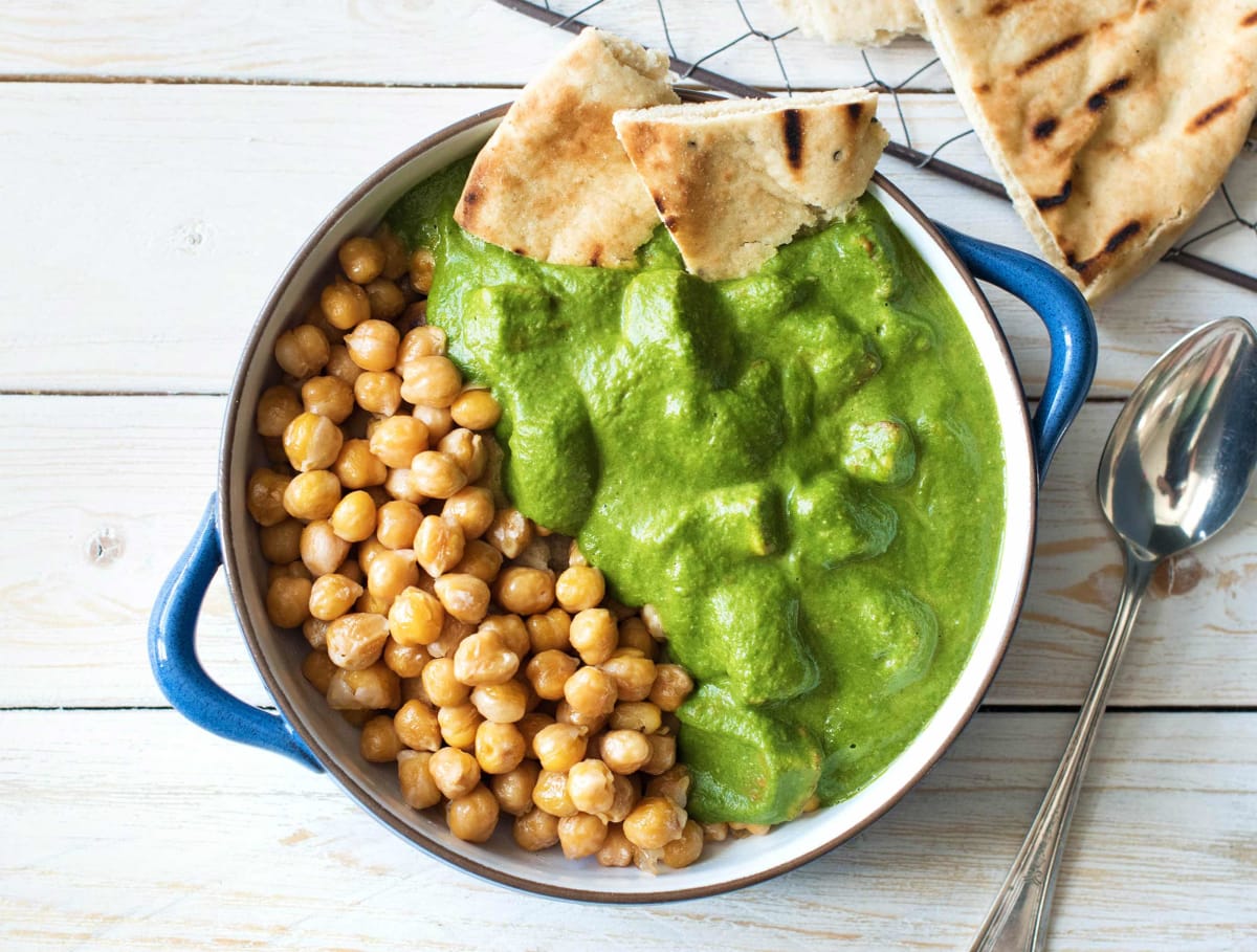 Palak paneer met kikkererwten en naanbrood