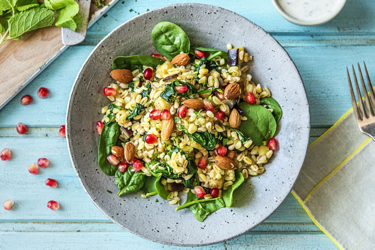 Orge perlé à l’aubergine et yaourt aux herbes