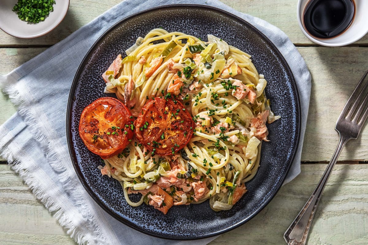 Pasta met warmgerookte zalm en prei-roomsaus