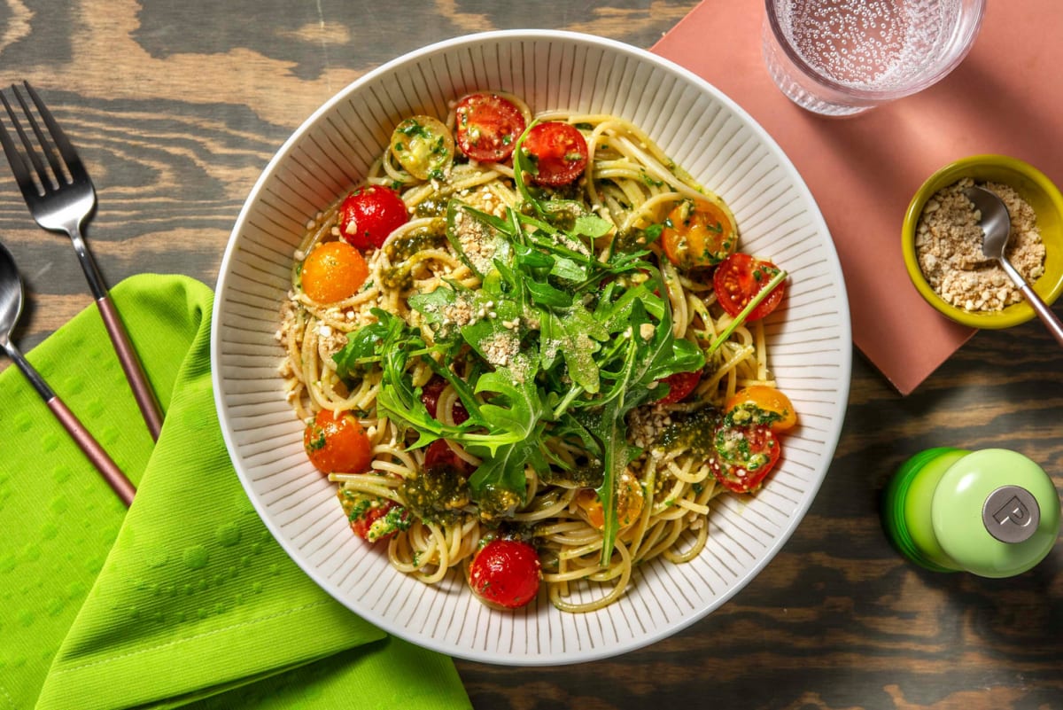 Pasta Verde mit würzigen Hefe-Cashew-Flakes