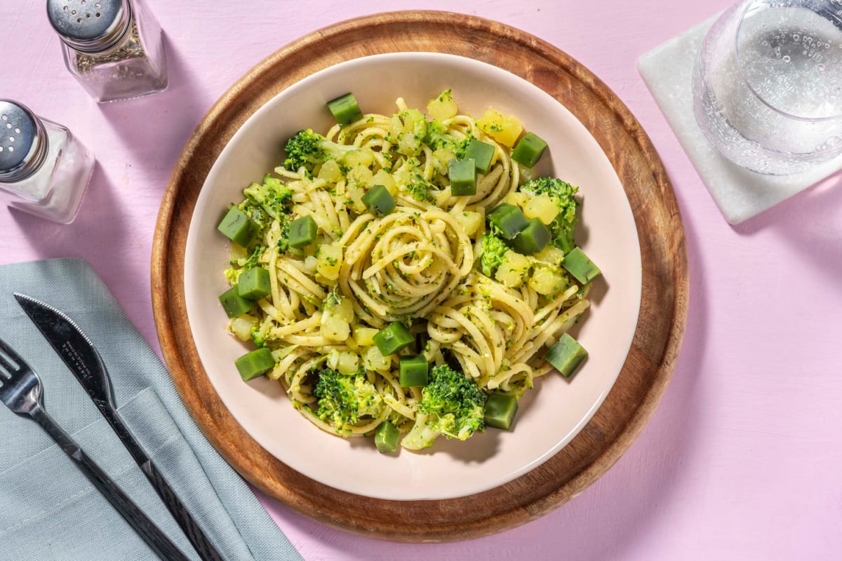 Groene pasta met pestokaas, broccoli en aardappel