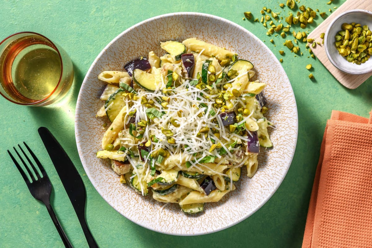 Penne met zelfgemaakt basilicumroom en pistachenoten