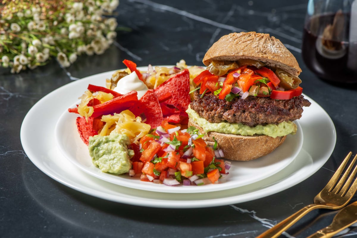 Pittige kalfsburger deluxe met Mexicaanse twist en tomatensalsa