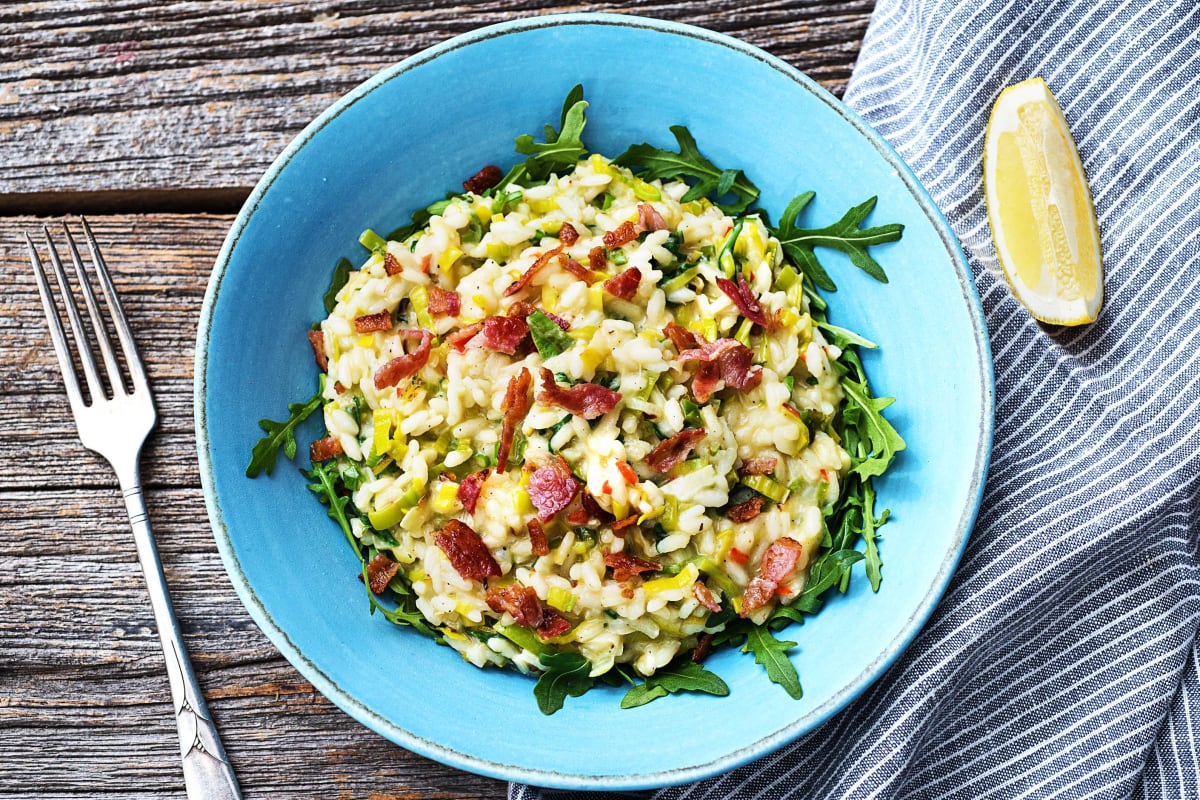 Pittige risotto met ontbijtspek en prei