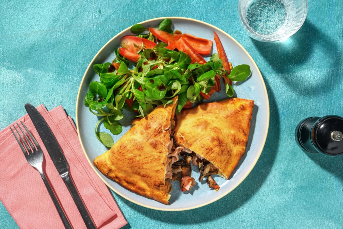 Pizza calzone au jambon et champignons