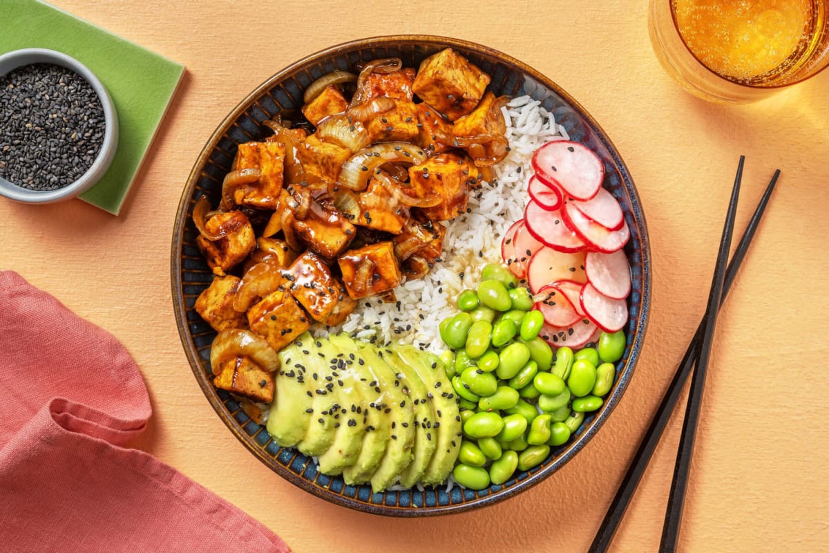 Pokébowl met gemarineerde tofu en rijst